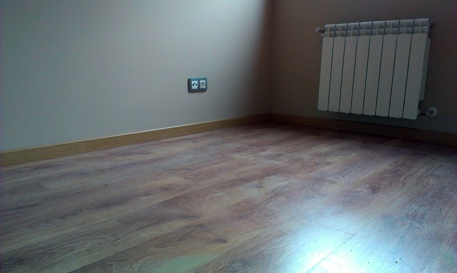 Instalación de tarima y pintura