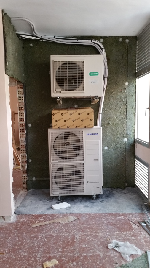 Instalación de unidades condensadora de maquinas 3 x 1 cassette y de Conductos