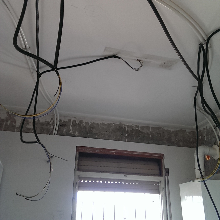 INSTALACIÓN ELECTRICA Y FONTANERIA POR FALSO TECHO