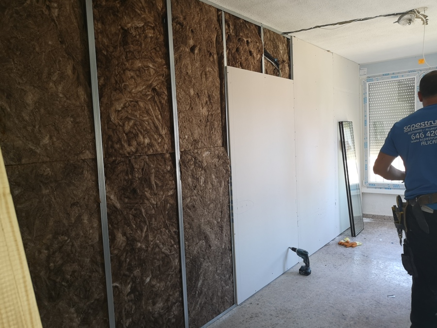 Instalación estructura de pladur con aislamiento