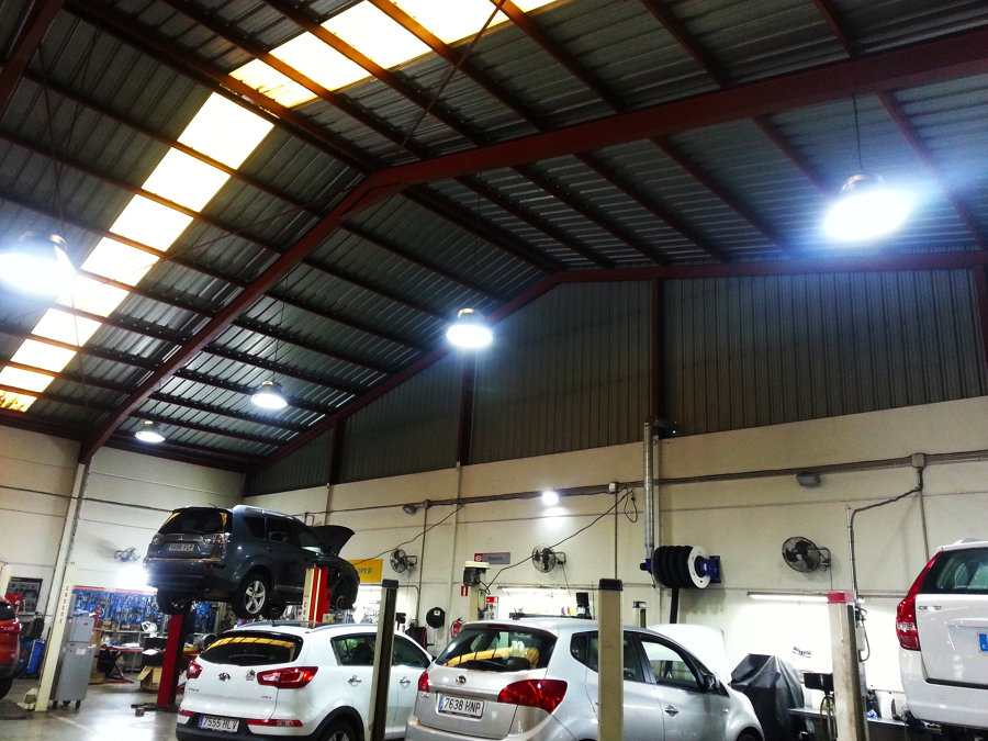 Instalación iluminación led en taller