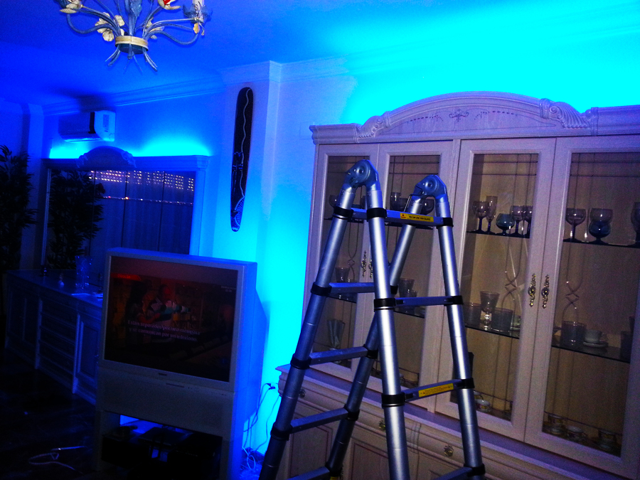 Instalación iluminación led mediante tiras rgb y controlador mediante mando a distancia