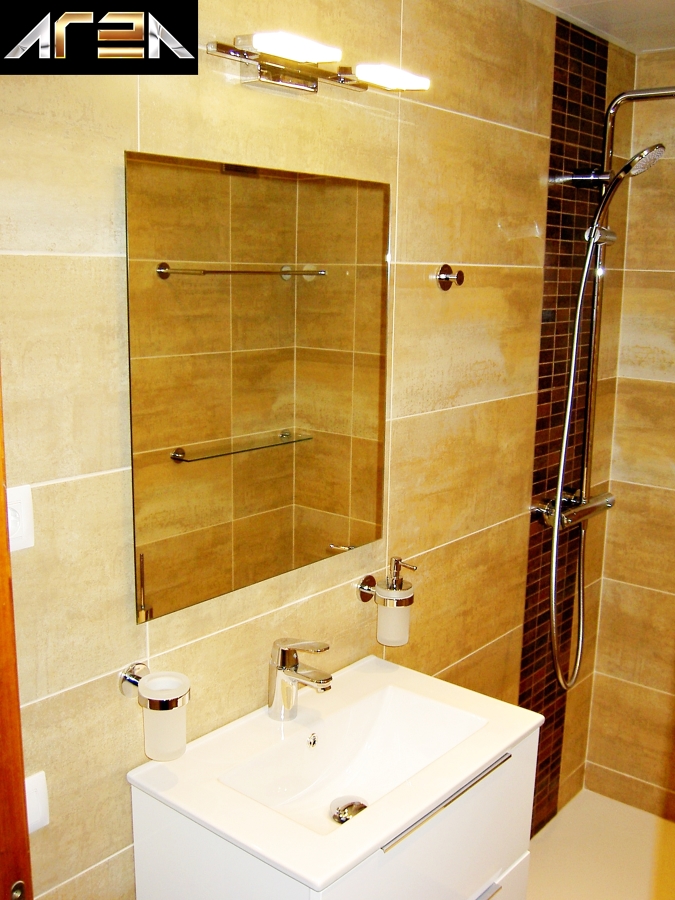 Instalación mueble de baño, espejo y aplique