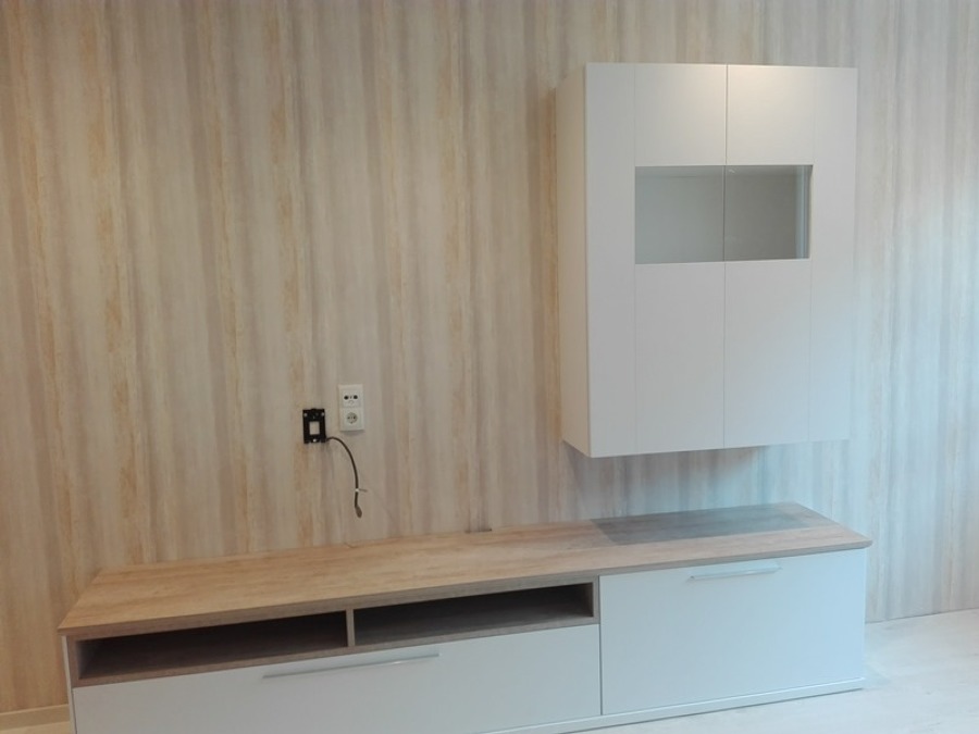 Instalación mueble TV tomas ocultas