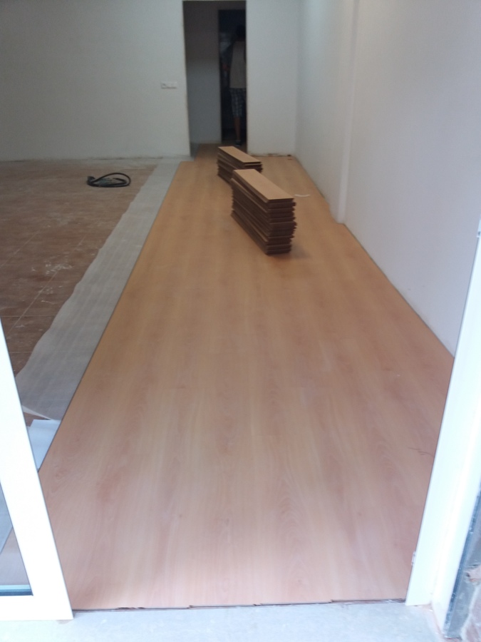 Instalación parket c5 en parafarmacia