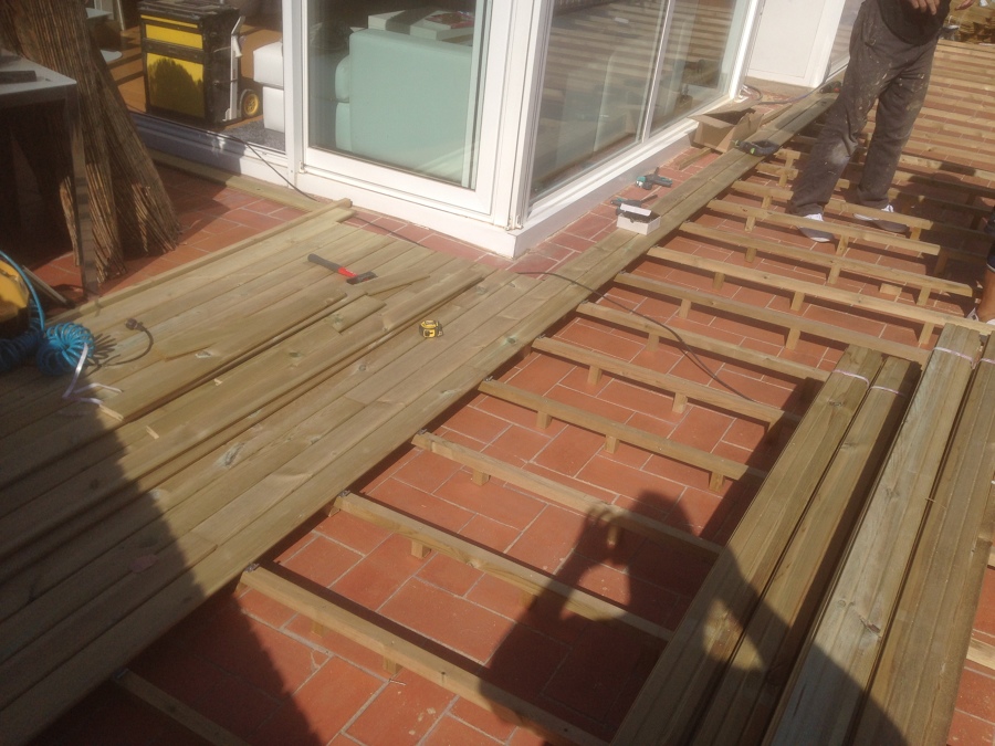 INSTALACION TARIMA EXTERIOR PINO CUPERIZADO