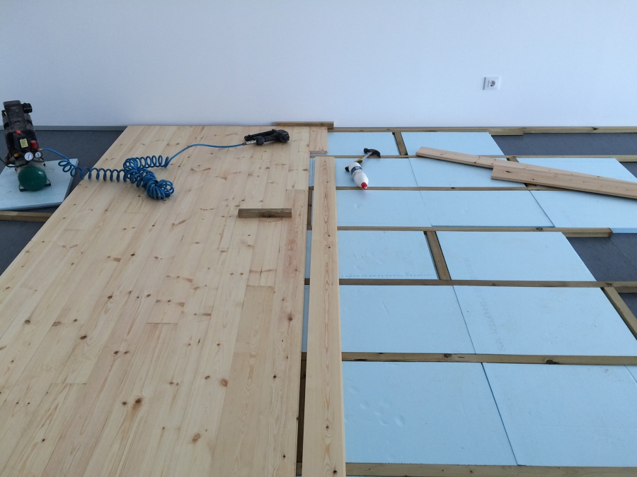 instalacion tarima sobre rastreles