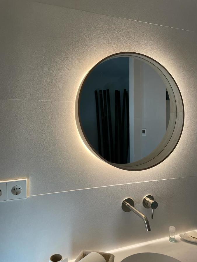 instalación tira led en espejo