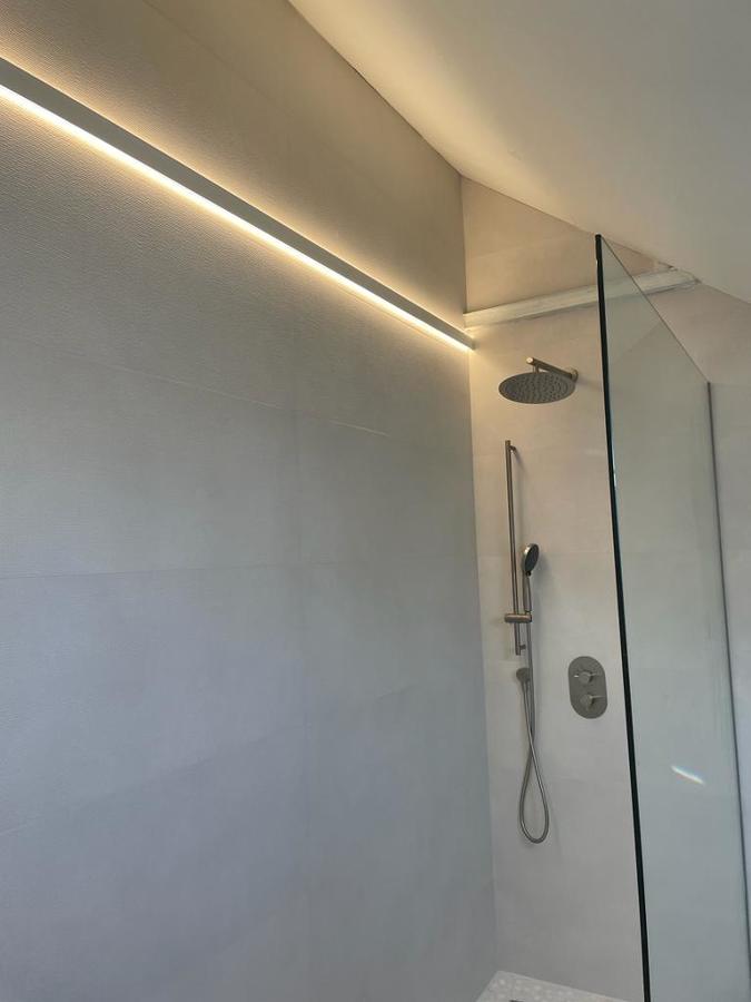 instalacion tiras led en plato de ducha