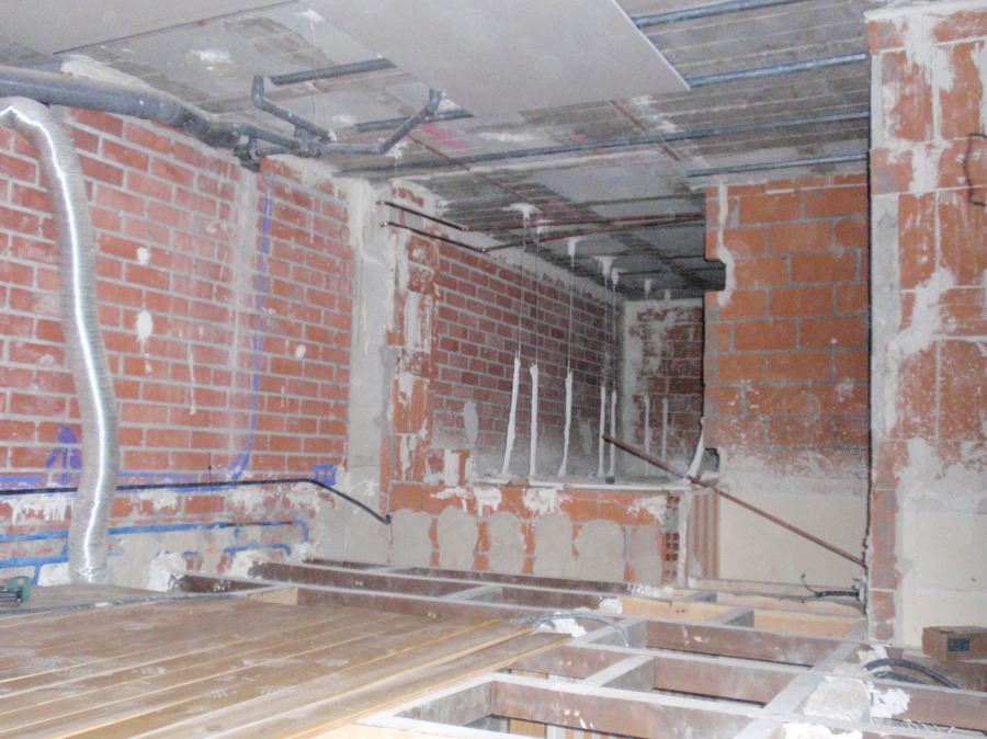 Instalaciones para entreplanta, formada por estudio y dormitorio.