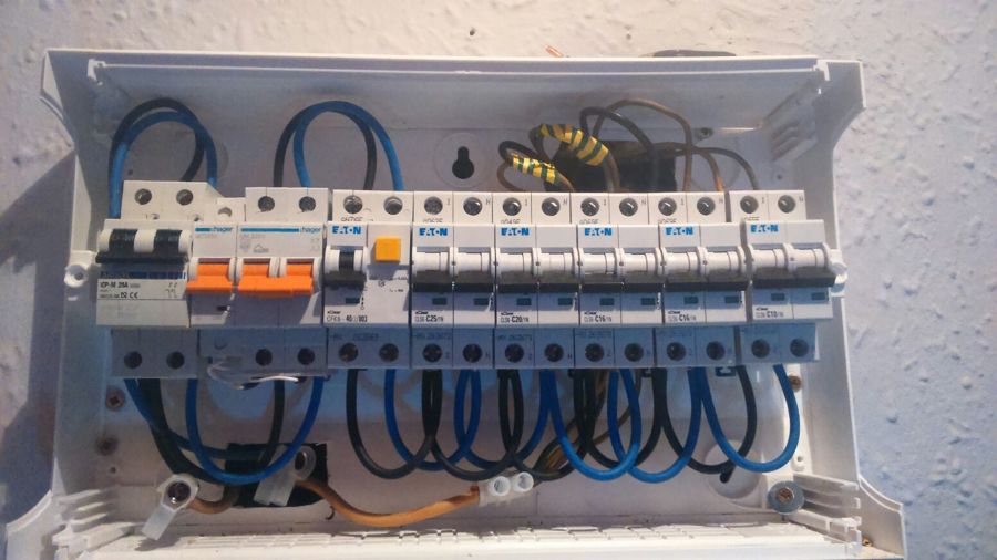 INSTALADO NUEVA CUADRO DE ELECTRICIDAD