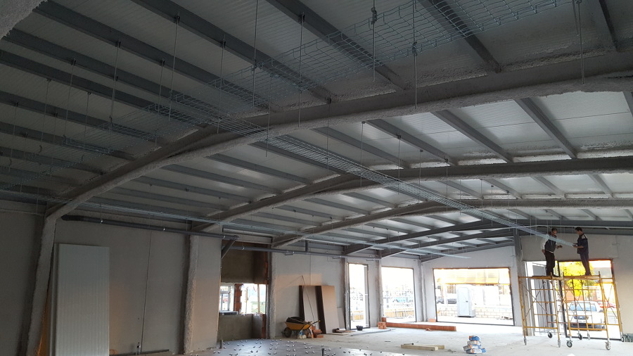 INSTALANDO BANDEJA METALICA