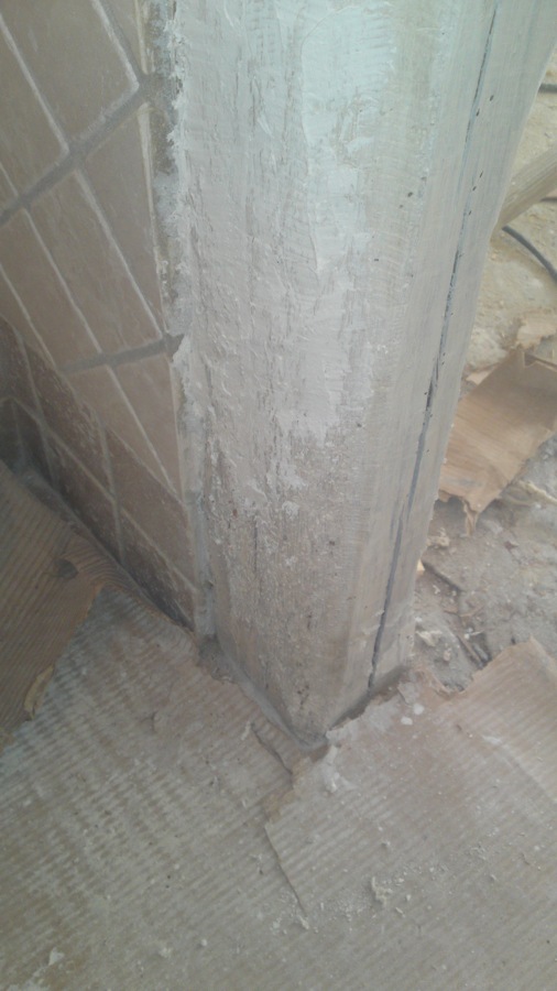 intando con selladora y plaste para madera,