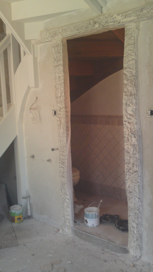 intando con selladora y plaste para madera,