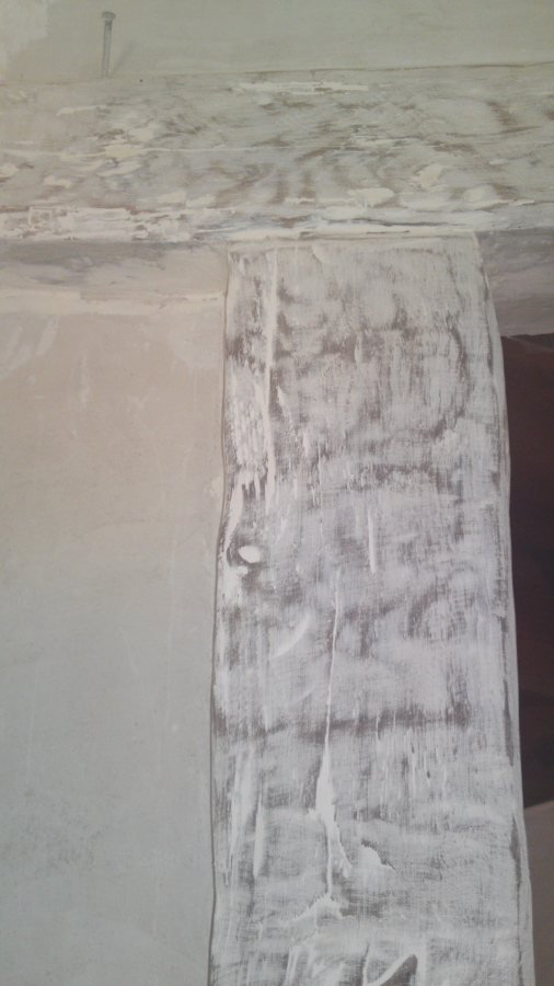 intando con selladora y plaste para madera,