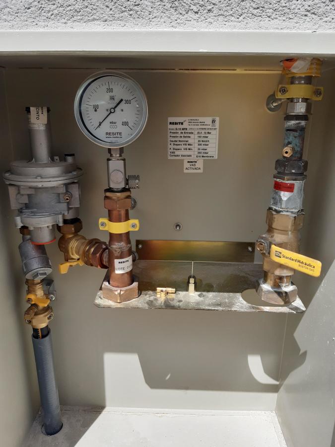 Interior armario de regulación