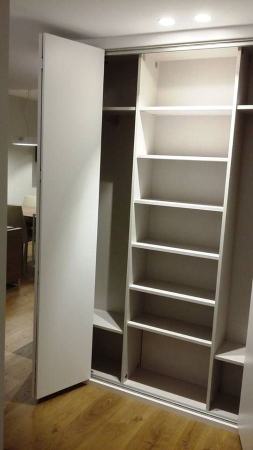 Interior armario entrada