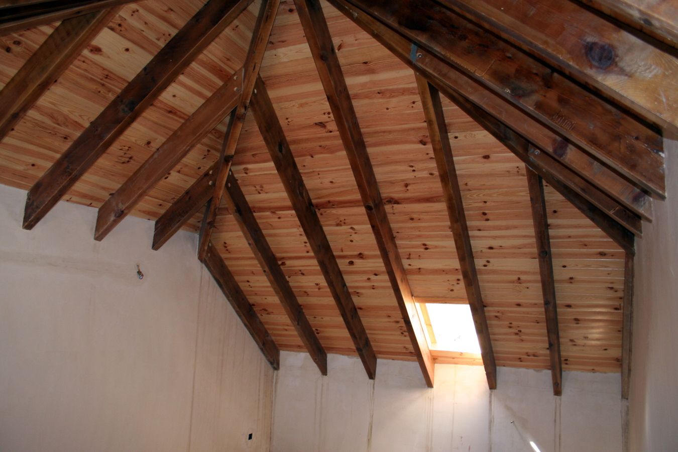 INTERIOR CUBIERTA MADERA ABUHARDILLADA