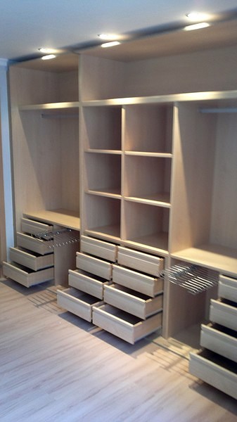 Interior de armario empotrado