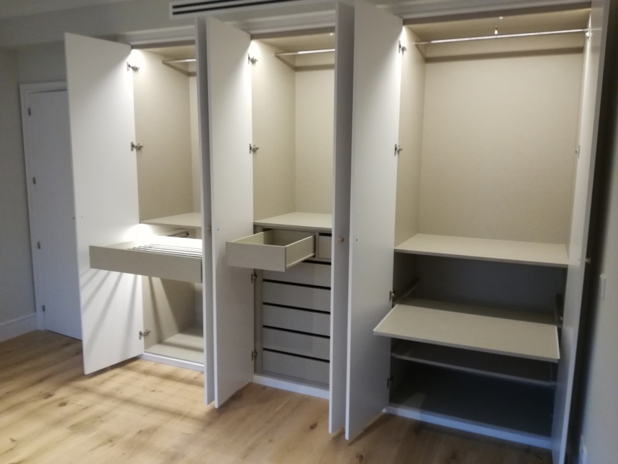 Interior de armario en acabado Textil