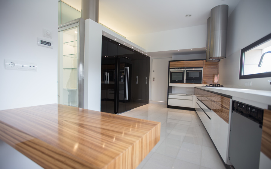 Interior de cocina con oficio