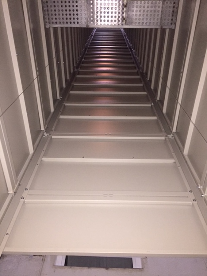 INTERIOR DE ESTRUCTURA AUTOPORTANTE