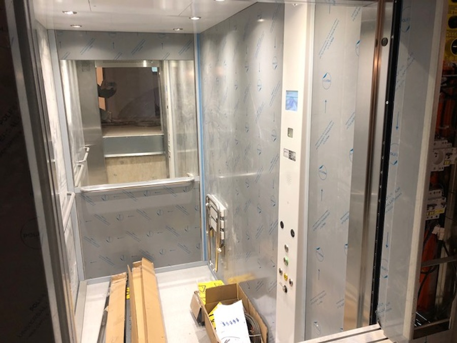 INTERIOR DE LA CABINA