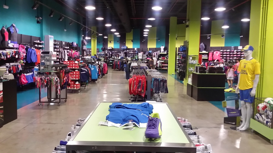 Interior de la tienda antes de la reforma