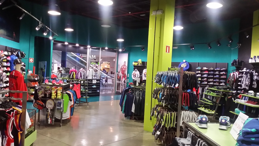 Interior de la tienda antes de la reforma