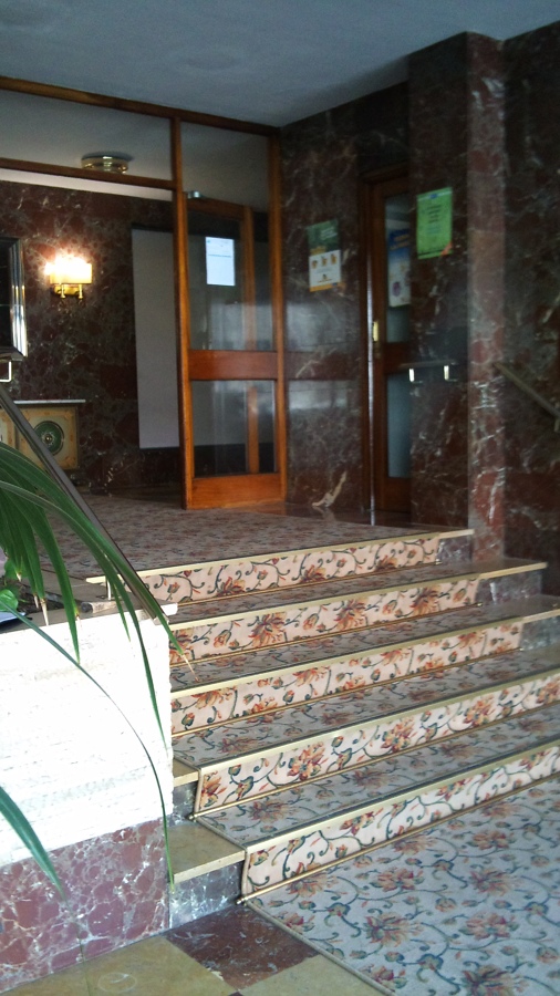 Interior portal antes