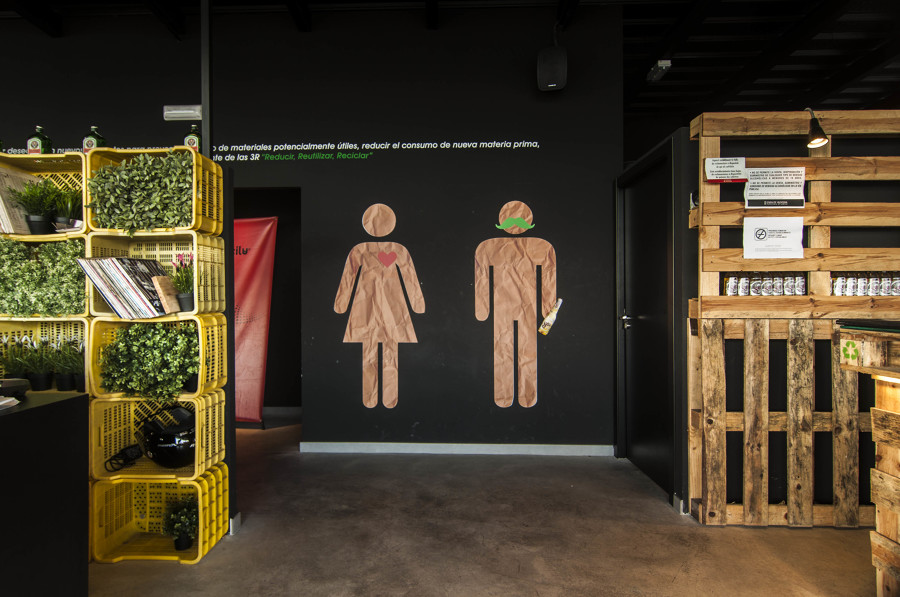 Interior Pub I love Recycled 