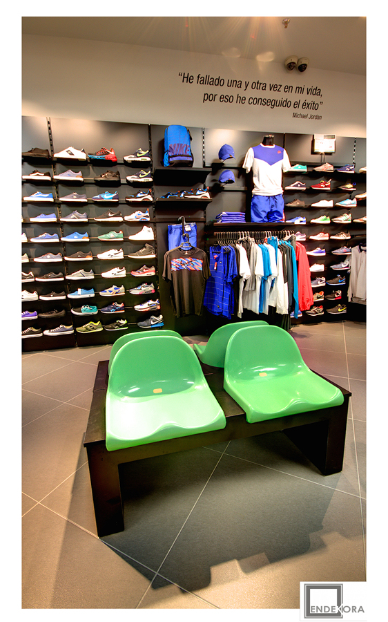 Interior tienda reformada