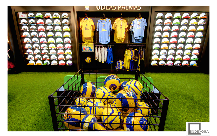 Interior tienda zona fútbol reformada