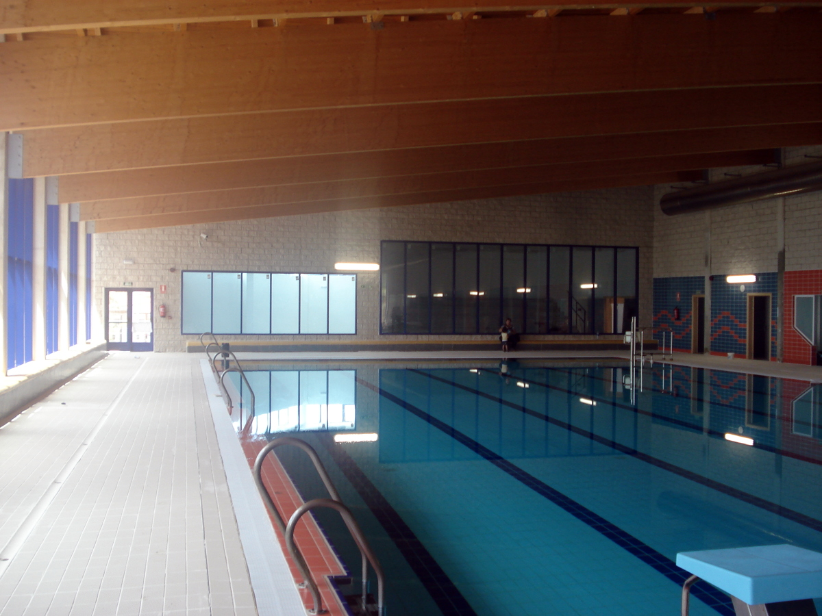 Interiores piscina cubierta
