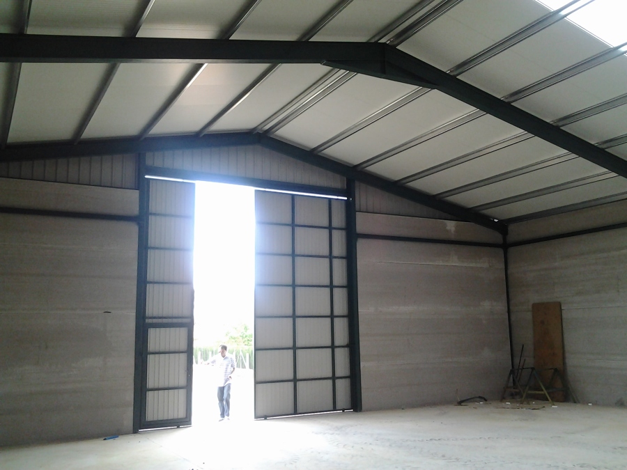 Interiores y Puerta de acceso