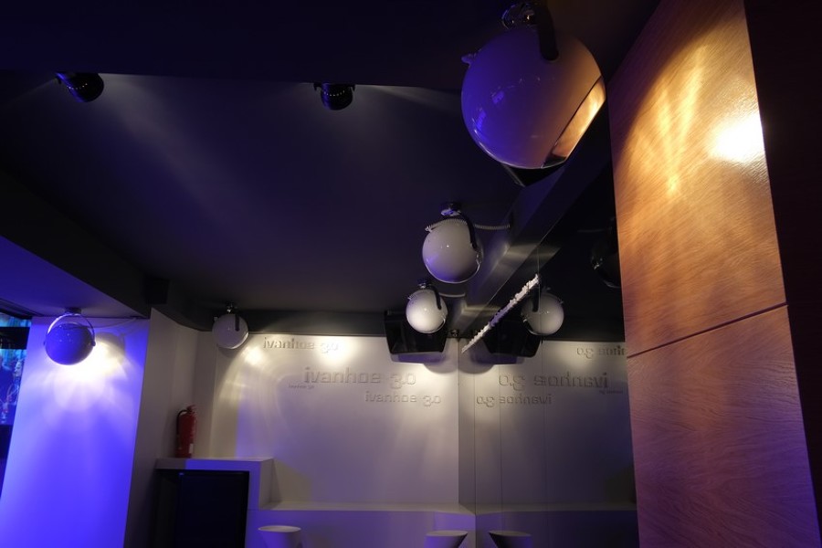 Interiorismo en Cáceres con estilo minimalista y futurista