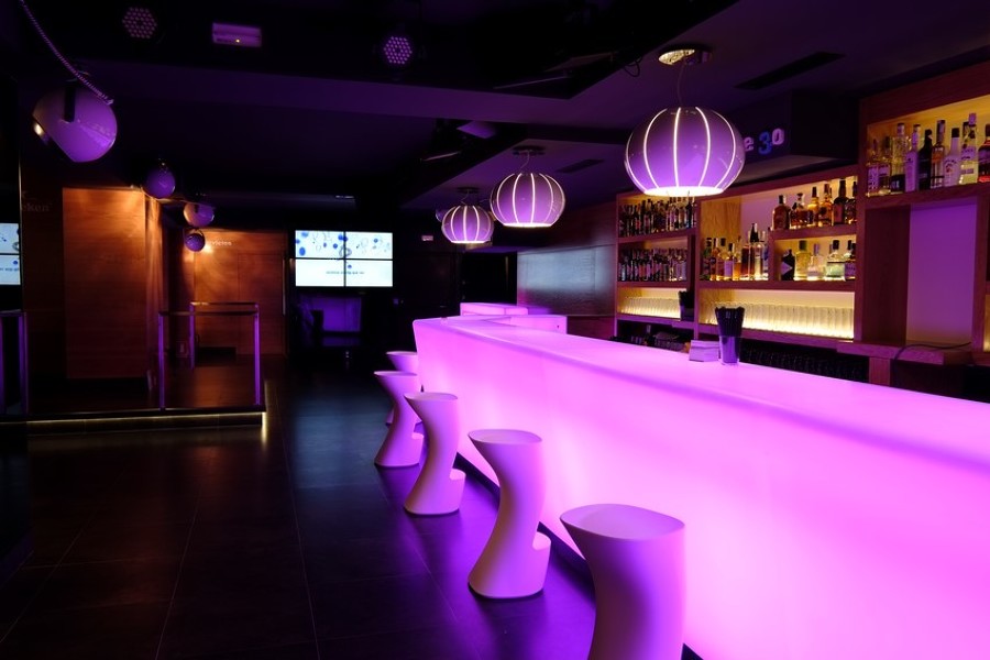 Interiorismo en Cáceres con estilo minimalista y futurista