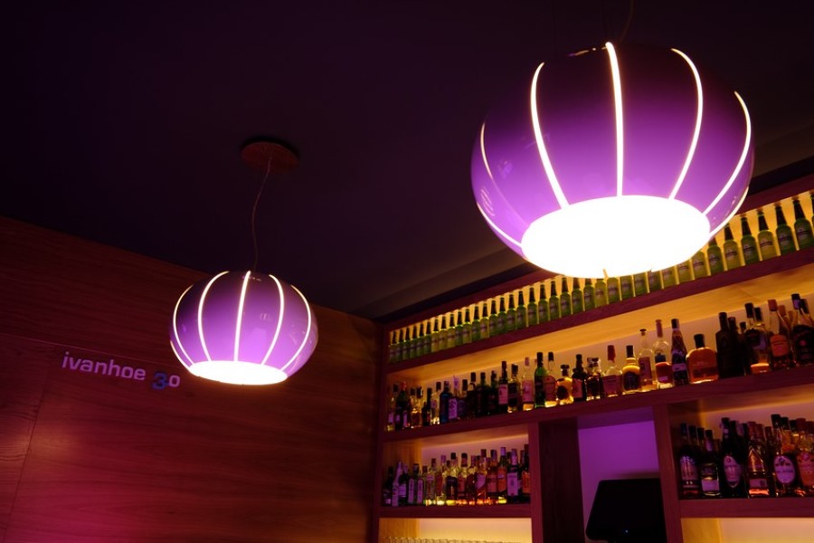 Interiorismo en Cáceres con estilo minimalista y futurista