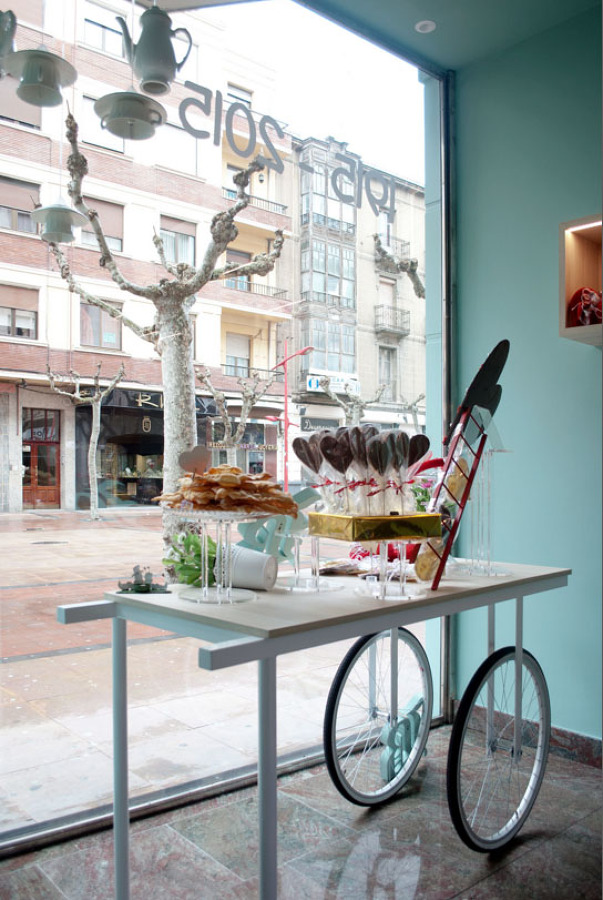 Interiorismo en un local centenario: Pastelería Bornaechea en Miranda de Ebro (Burgos)