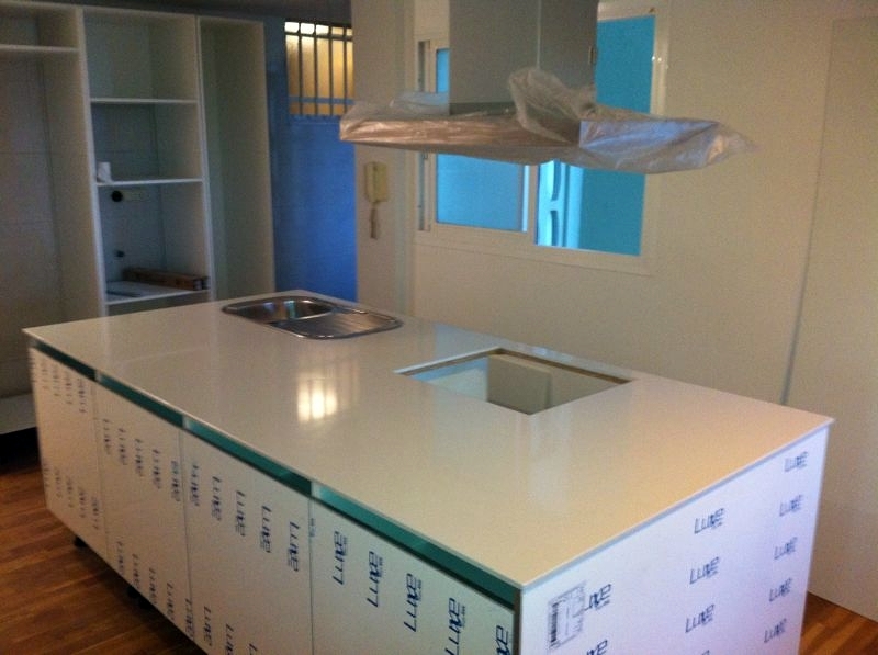 ISLA DE COCINA EN COMPAC LUNA- EL SALER