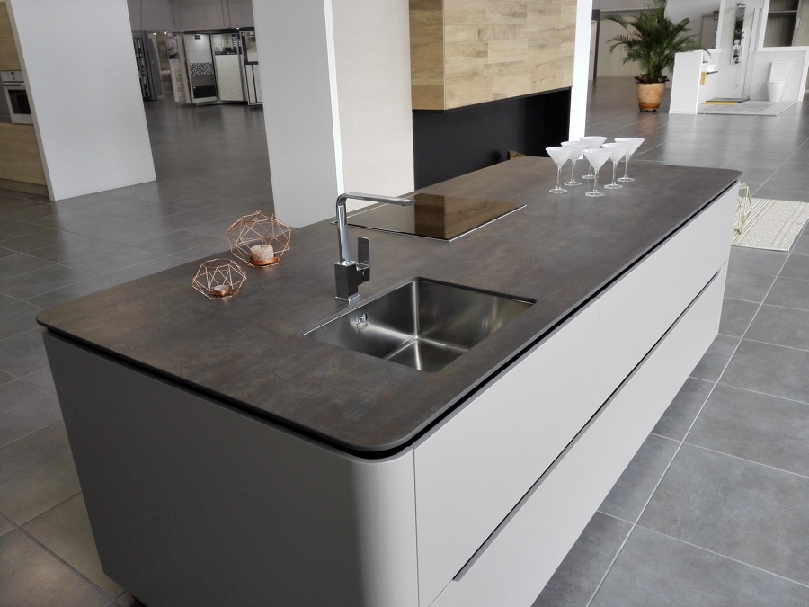 Isla en Neolith Iron Copper