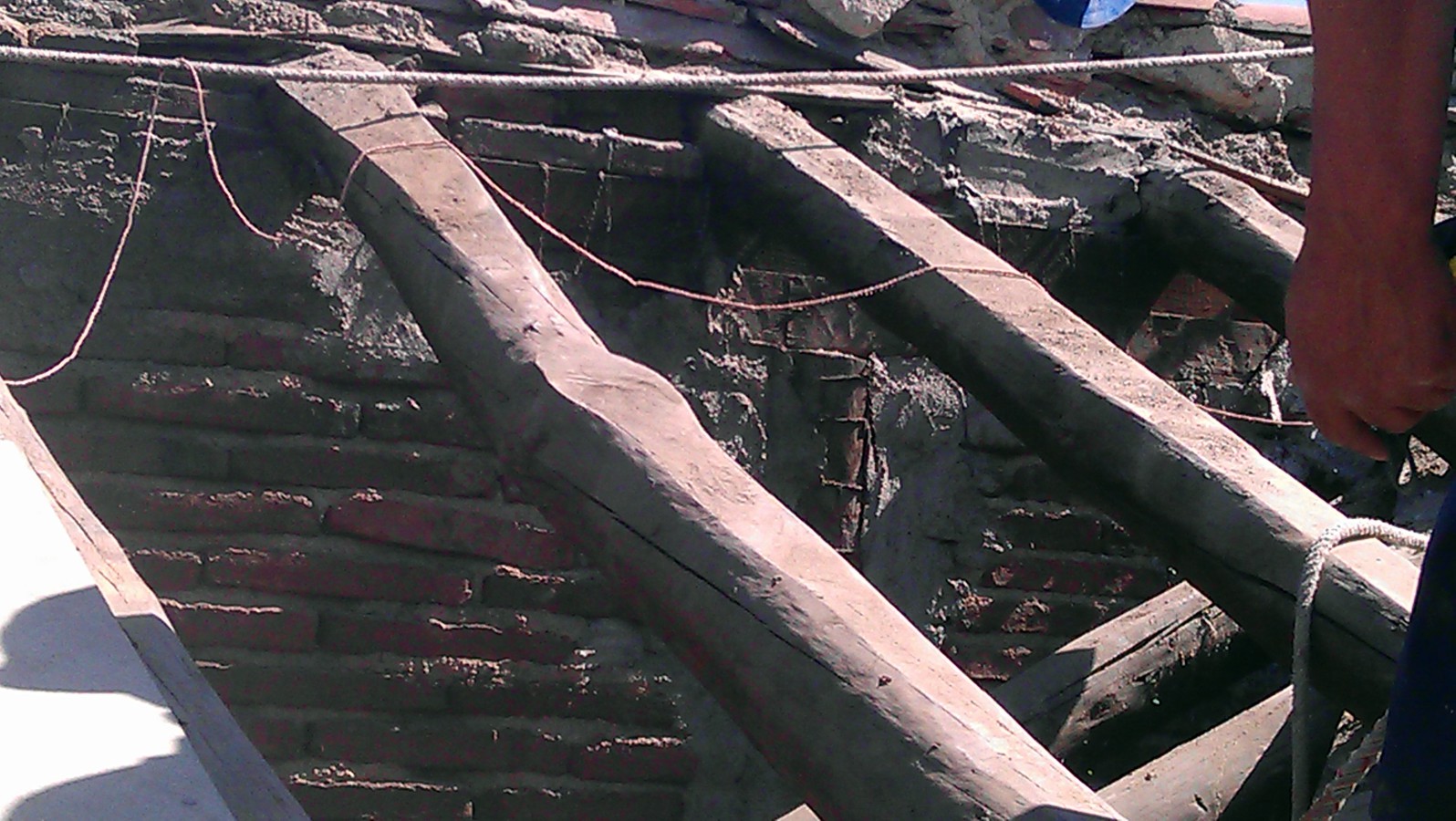 ITE - REPARACIÓN Y REFUERZO DE ESTRUCTURA DE CUBIERTA Y RETEJADO