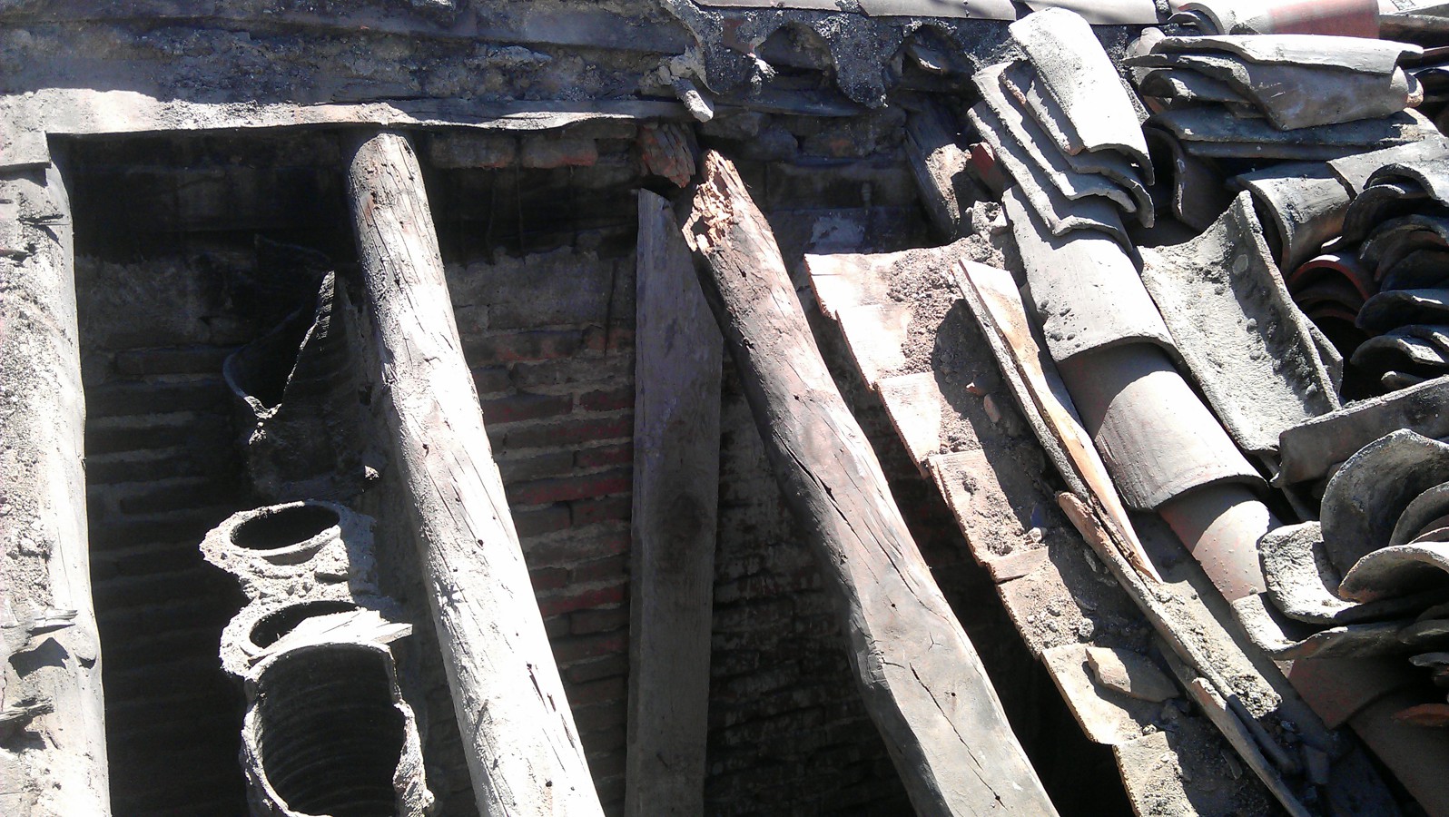 ITE - REPARACIÓN Y REFUERZO DE ESTRUCTURA DE CUBIERTA Y RETEJADO