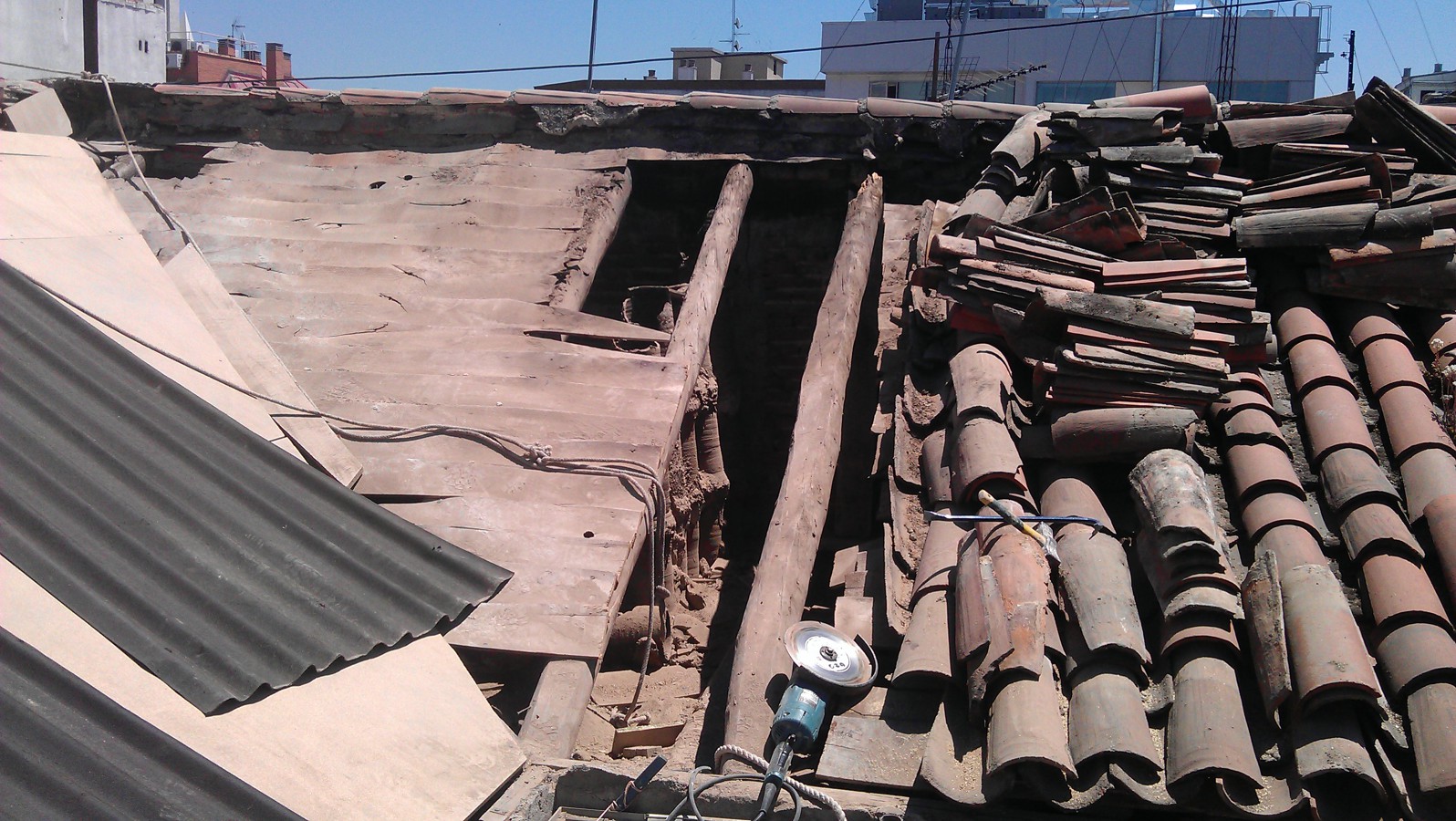 ITE - REPARACIÓN Y REFUERZO DE ESTRUCTURA DE CUBIERTA Y RETEJADO