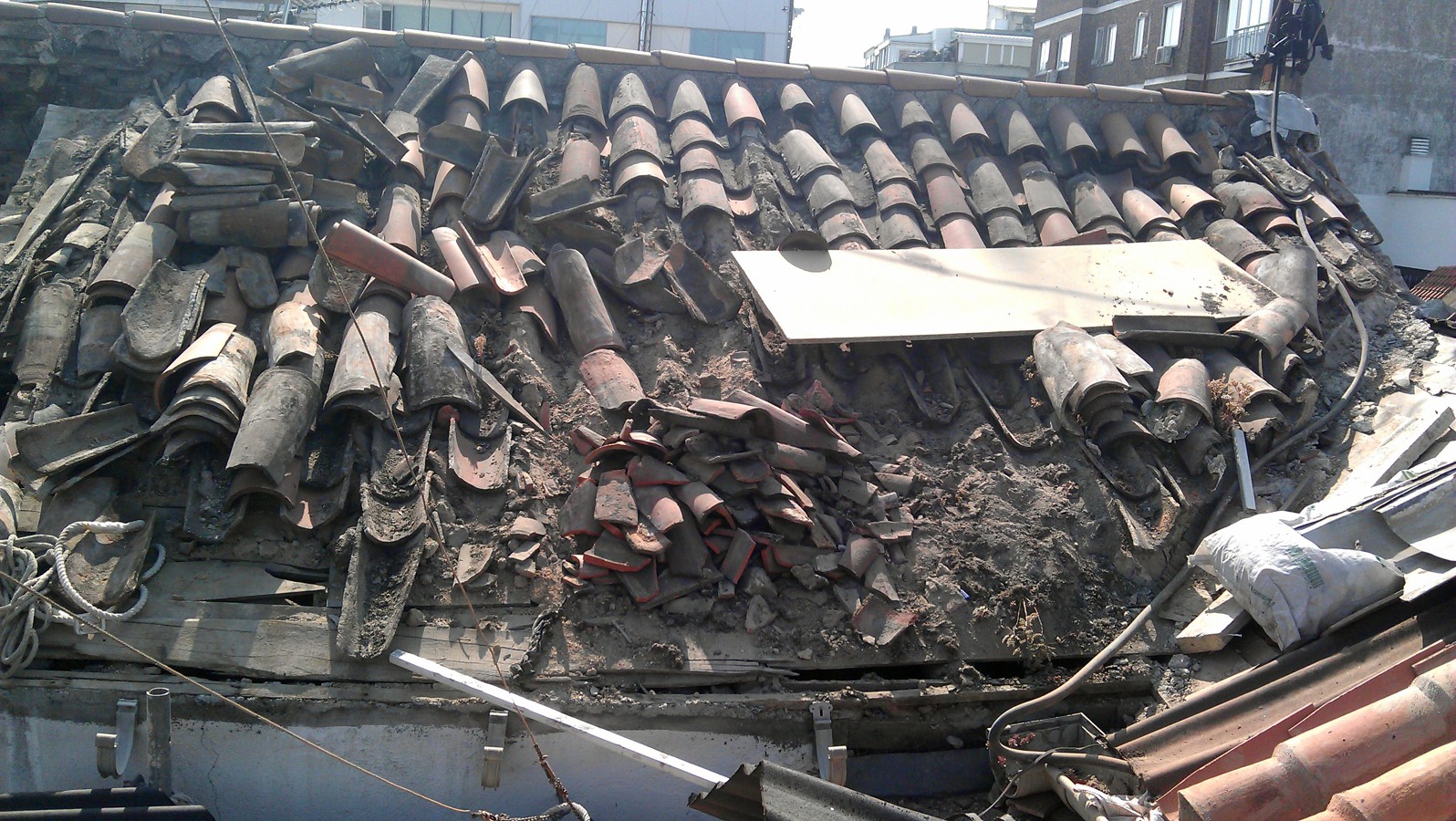 ITE - REPARACIÓN Y REFUERZO DE ESTRUCTURA DE CUBIERTA Y RETEJADO