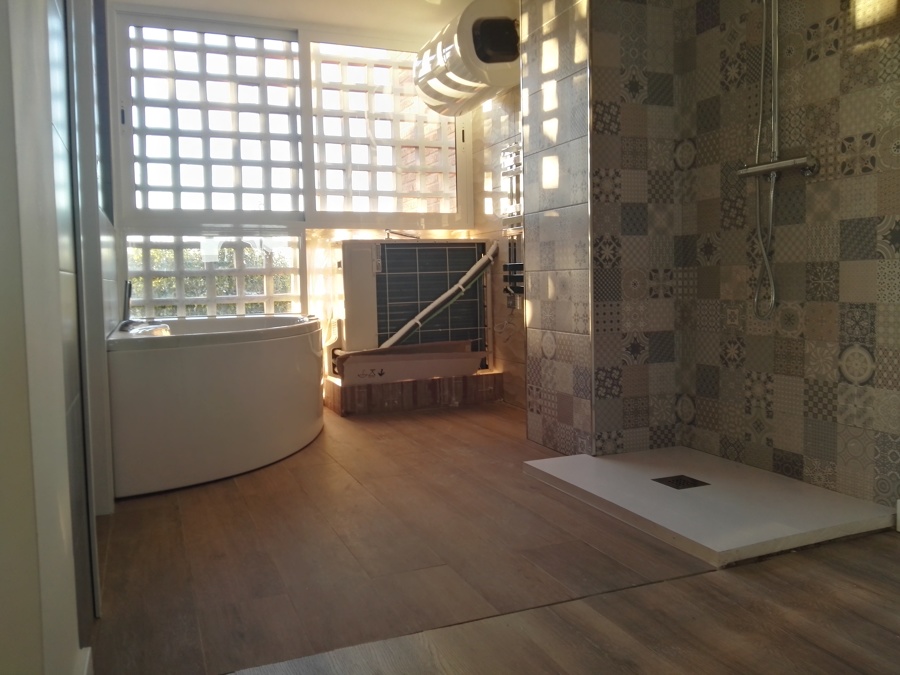 Jacuzzi en cuarto de baño