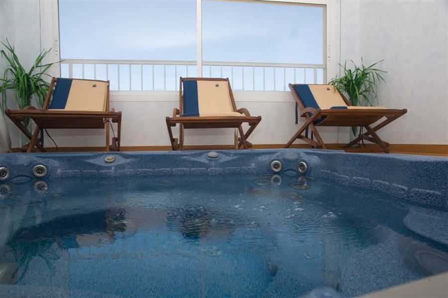 JACUZZI INTERIOR PARA 6 PERSONAS