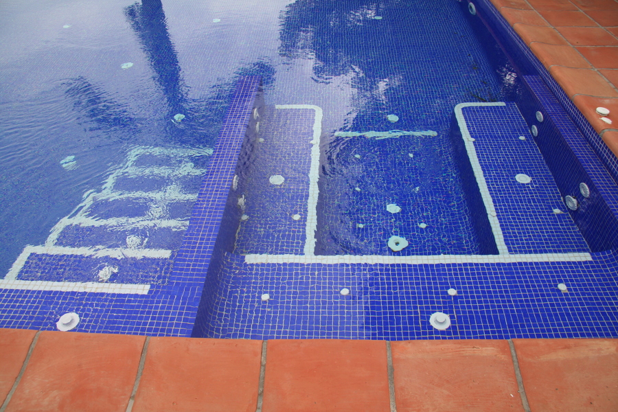 Jacuzzi y escalera