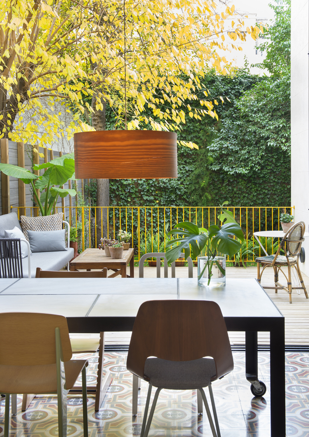 Salón-comedor y jardín interior de manzana