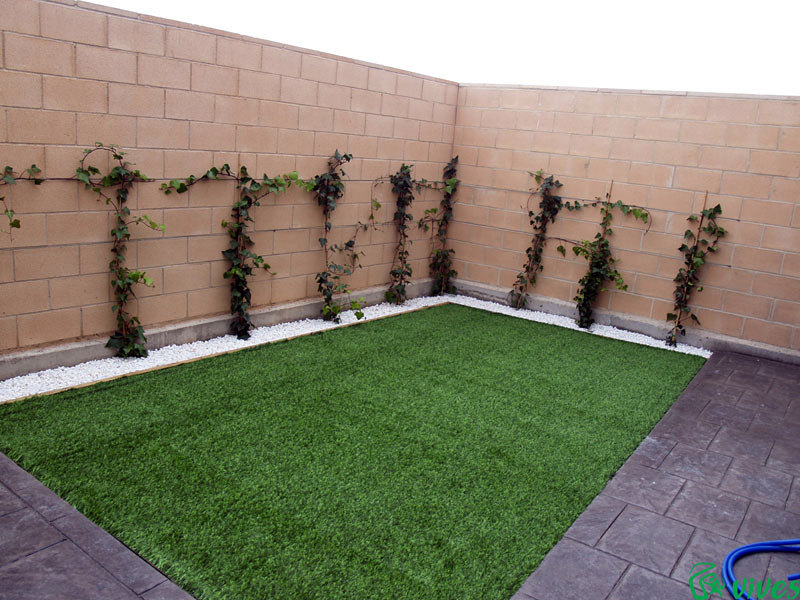 Jardín privado de los adosados de obra nueva